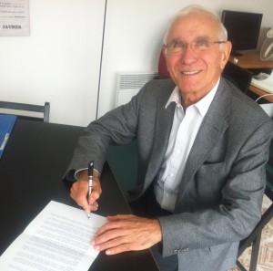 Paul Quiles, Mayor of Cords-sur-Ciel and former French Minister for Defence, signs the statement