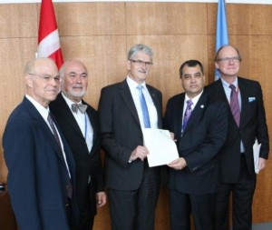 Saber Chowdhury, Co-President of PNND, presents the statement to UNGA President Mogens Lykketoft.