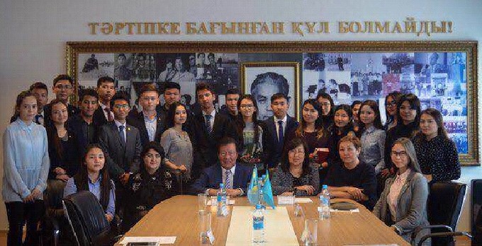 Students with Tolegen Mukhamejanov